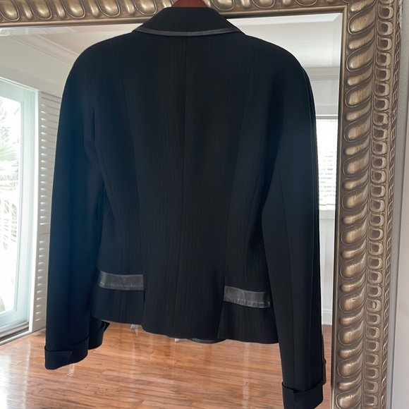 DIOR ✨A luxury must-have!✨Make an offer✨Classic yet current style✨ - Picture 2 of 4